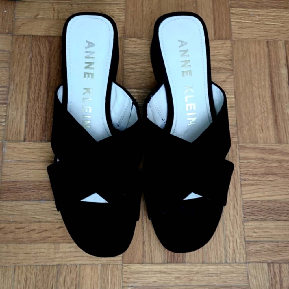 Anne Klein Block Heel Suede Slip on Mule Sandal Size 6 M